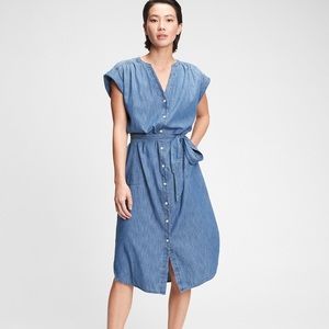 Gap denim midi shirt dress. X-Small short sleeve, belted, dress.